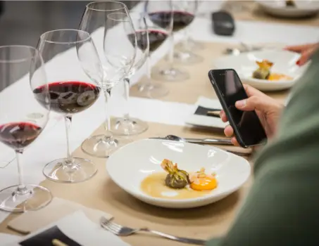 Imagen de una cata de platos en AZ Gastronomía