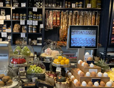 Imagen interior de una tienda para la sección de Ofertas y Renovación de propuestas de AZ Gastronomía